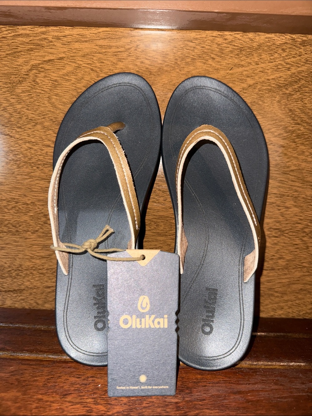 OluKai Lalahi Women’s Black and Copper/Lava Rock Sandals
